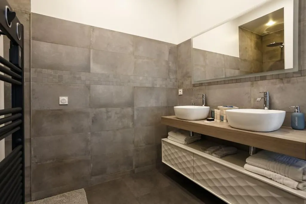 דירה Renovated Spacious Parisian Apt Near La Madeleine