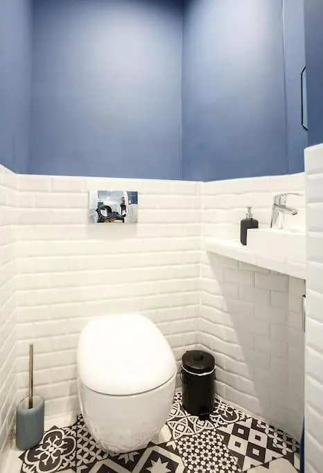 Renovated Spacious Parisian Apt Near La Madeleine דירה פריז
