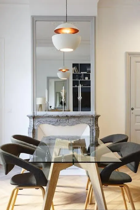 Renovated Spacious Parisian Apt Near La Madeleine Paryż