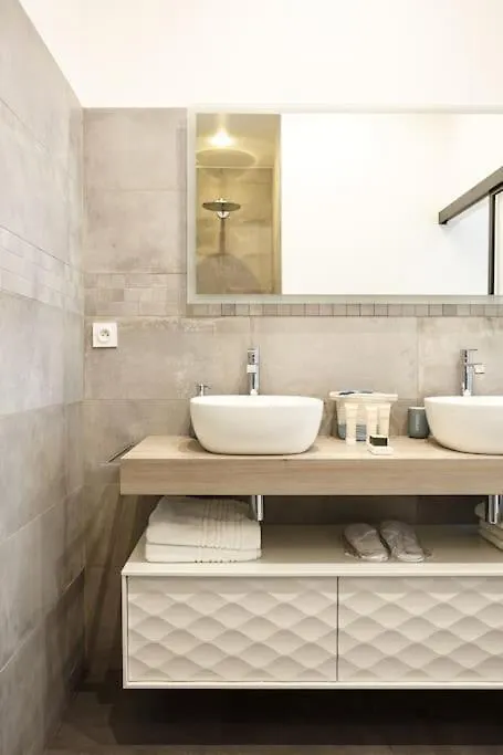 Renovated Spacious Parisian Apt Near La Madeleine 0*, Paris France