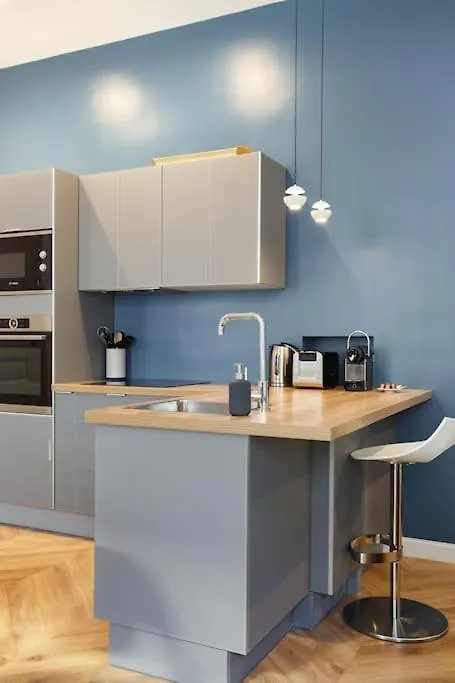 Apartament Renovated Spacious Parisian Apt Near La Madeleine
