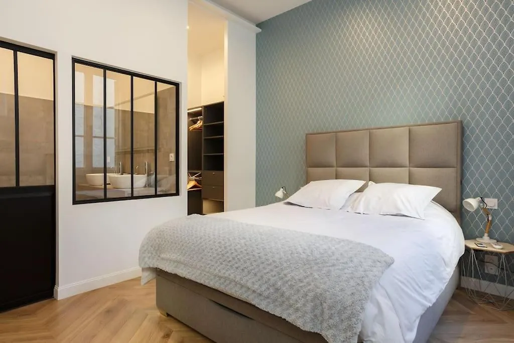 Apartament Renovated Spacious Parisian Apt Near La Madeleine