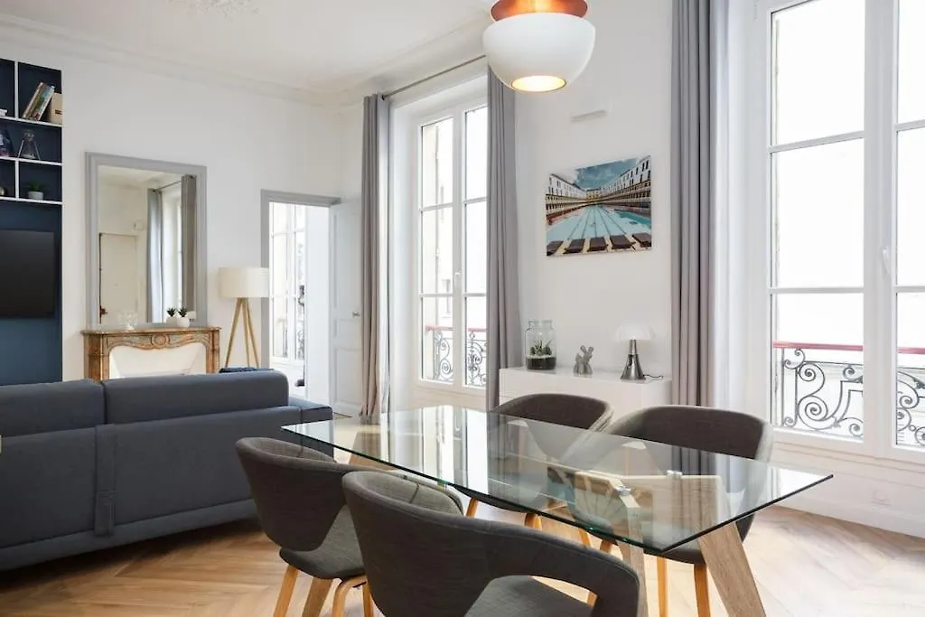 Renovated Spacious Parisian Apt Near La Madeleine Apartament