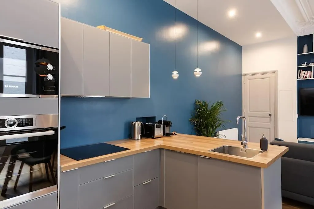 Apartament Renovated Spacious Parisian Apt Near La Madeleine Francja
