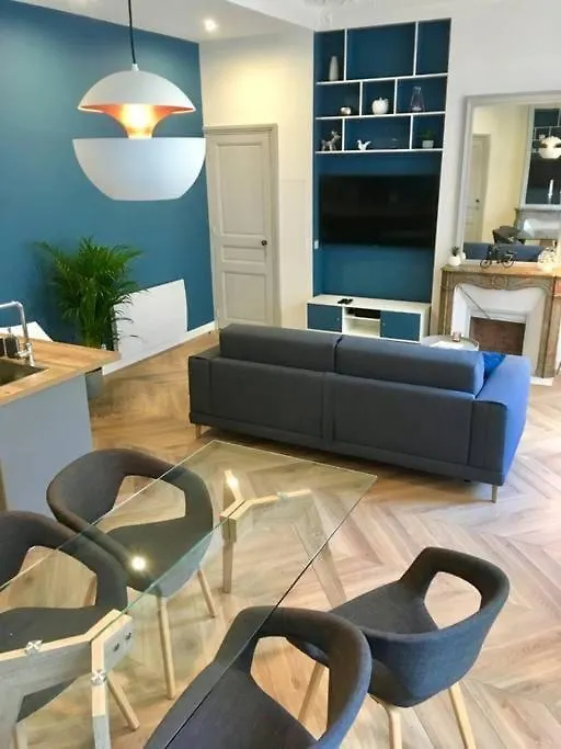 Renovated Spacious Parisian Apt Near La Madeleine